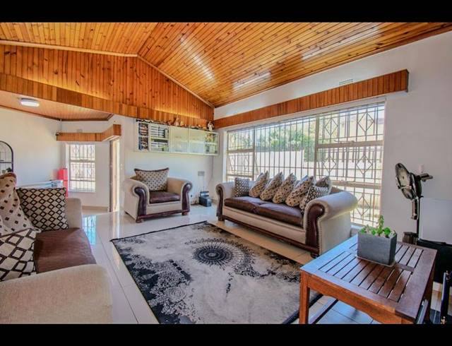 4 BEDROOM HOUSE FOR SALE IN MONDEOR